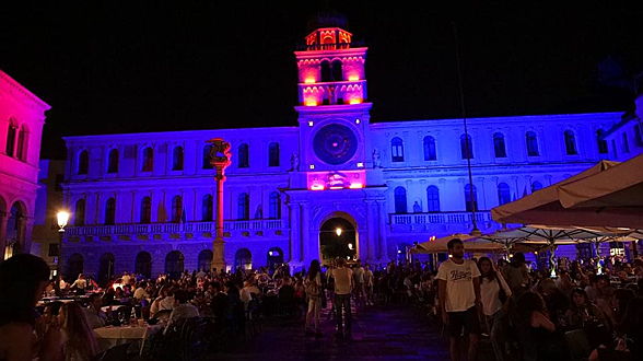  Padova
- E&V Padova - Notte dei Colori - Piazza dei Signori