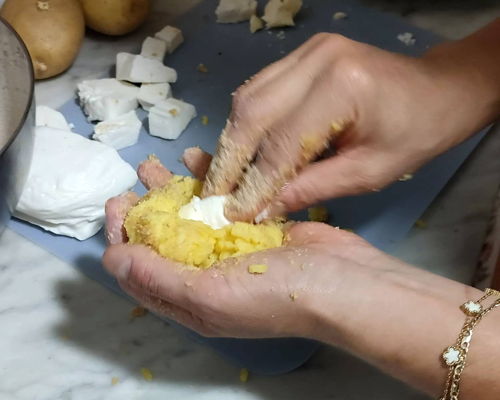 Cooking classes Palermo: A Full Taste of Sicily: Arancini and Cannolo Reinvented