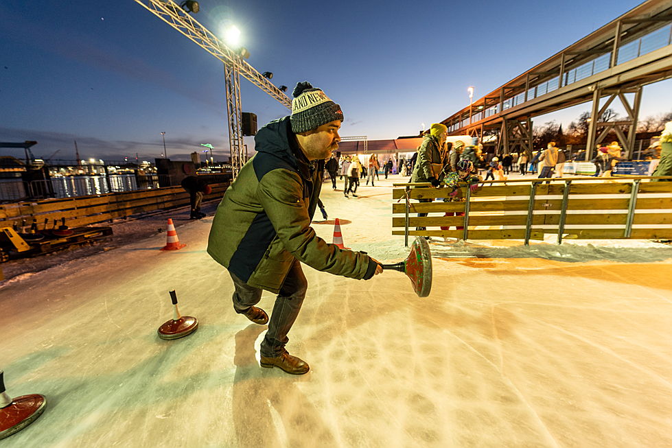  Hamburg
- Eisstockschießen ist eine Aktivität, die Menschen jeden Alters und jeder Fitnessstufe ausüben können. © Kiel Marketing