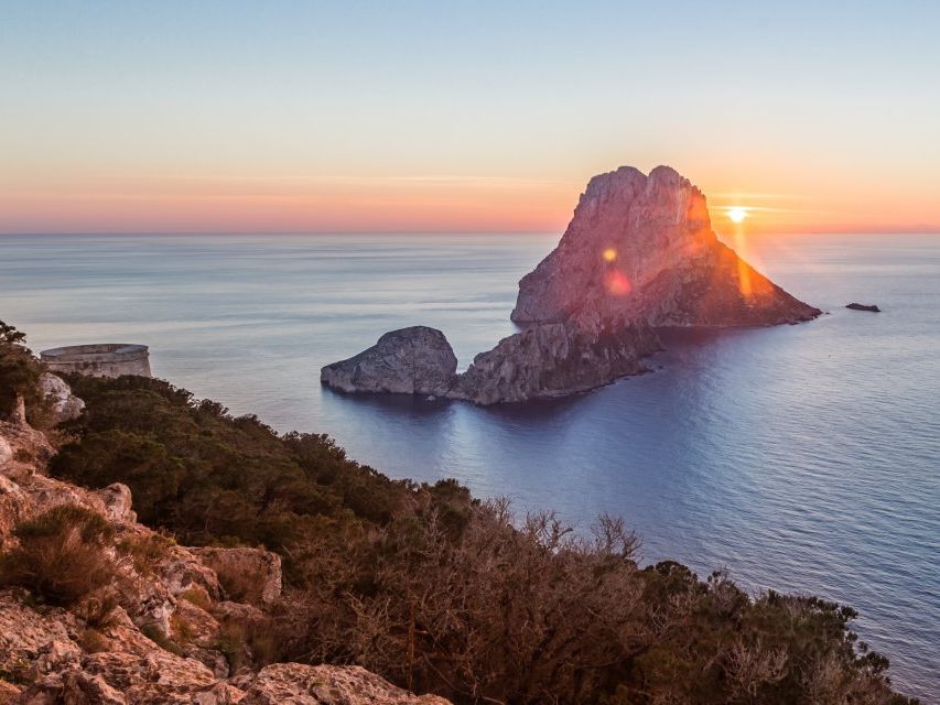 Mejores atardeceres de Ibiza, Es vedra