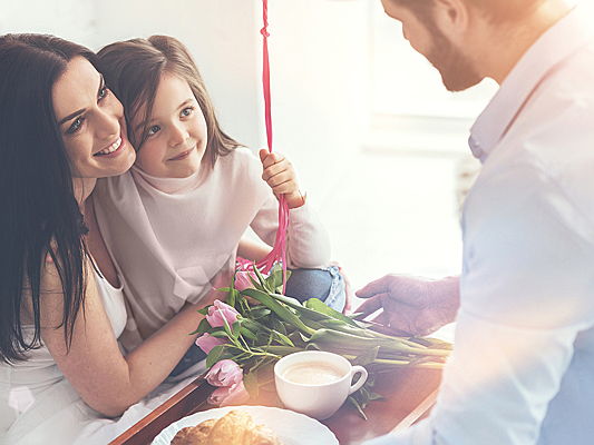  Milano
- Use estas dulces citas de madres famosas para inspirar ideas de regalos este Día de la Madre.