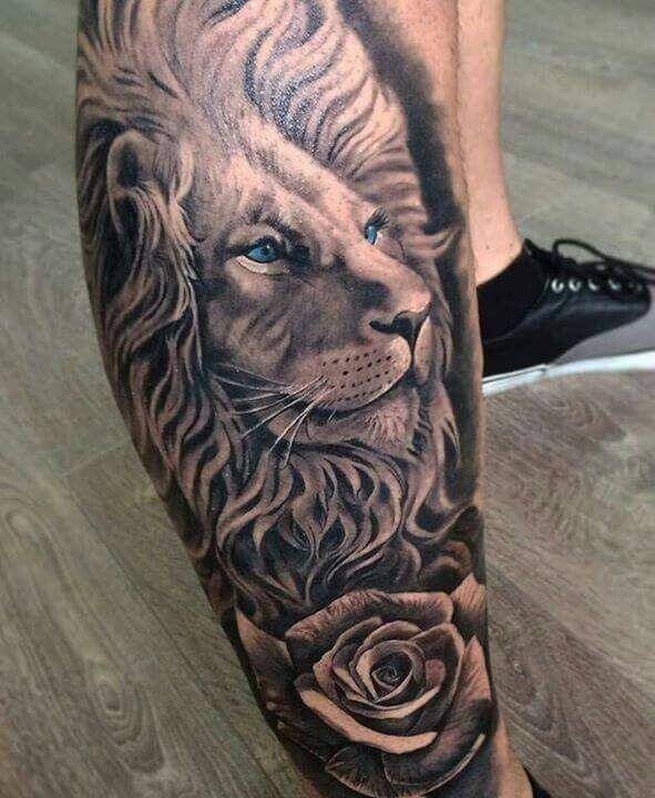 Tatouage Lion Yeux Bleus