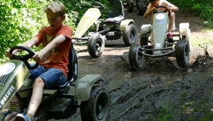 gokart team kinderevents surch den schlamm