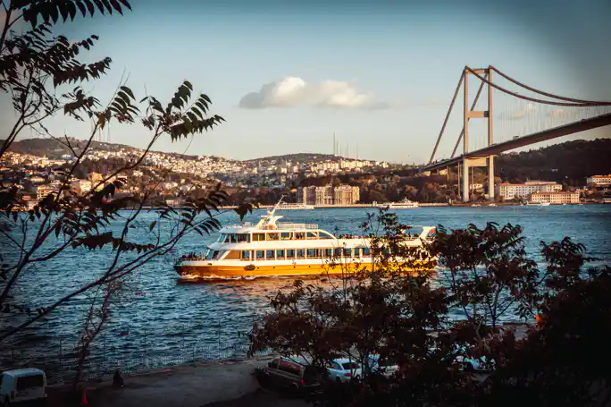 Boat Cruise with Audioguide & Optional Transfer