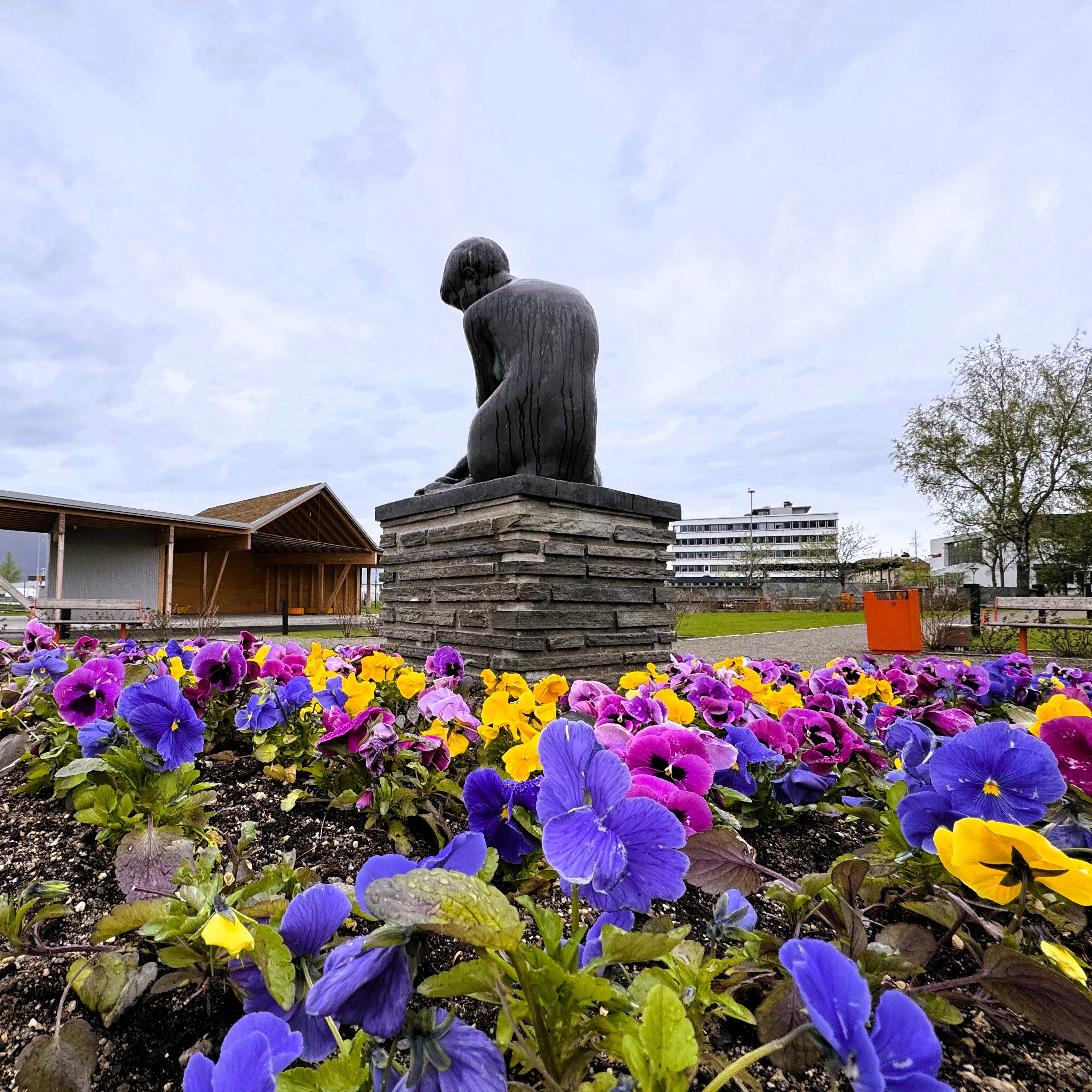 Jernbaneparken statue