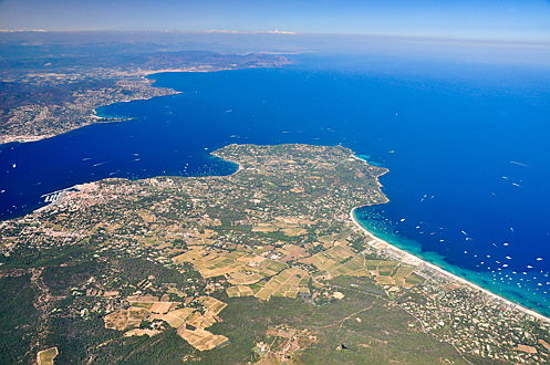  Cannes
- shutterstock_1518363965 - vue aérienne du Golfe de St Tropez.jpg