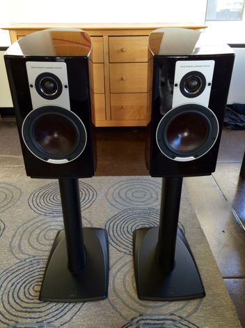 Dali Loudspeakers EPICON 2 Ruby Macassar with stands