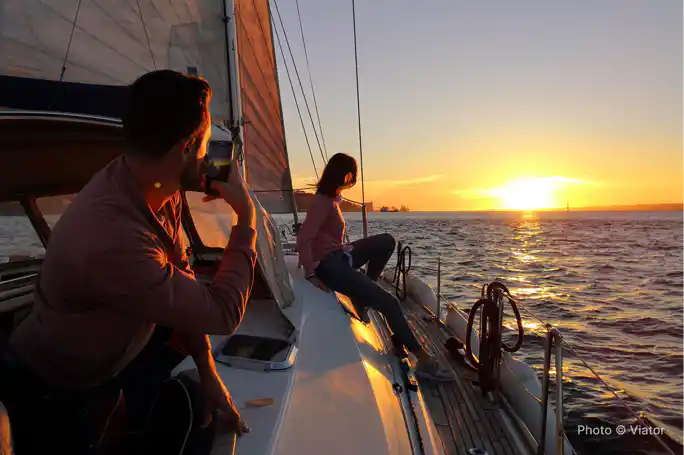 Sunset Sailing Tour on Luxury Sailing Yacht with 2 Drinks