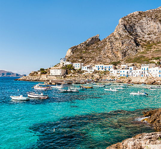  Marbella
- Sie planen Ihren Herbsturlaub? Wir präsentieren Reiseziele für den September, für Abenteurer und Erholungssuchende.