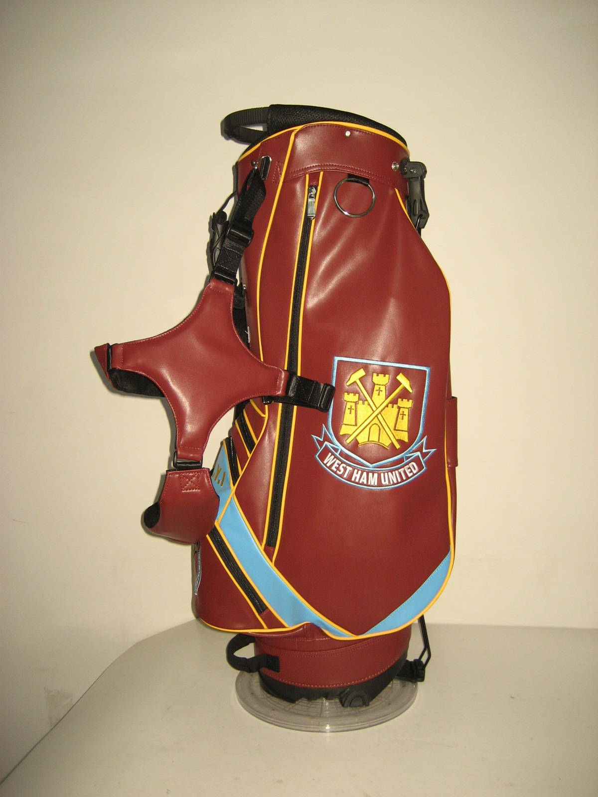 Customised football club golf bags by Golf Custom Bags 16
