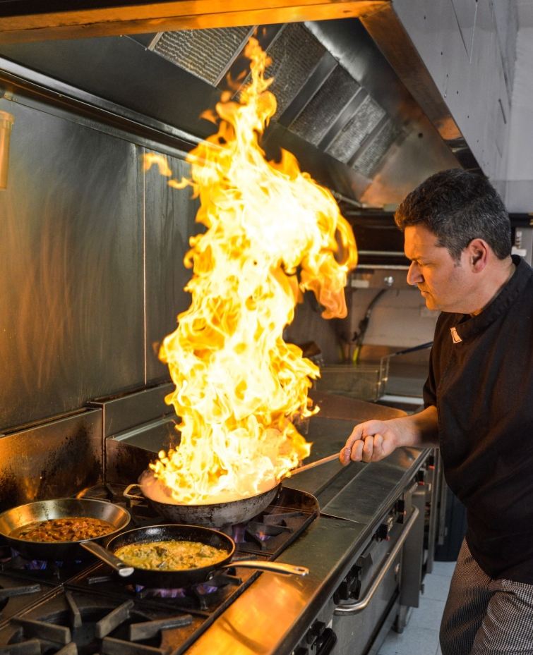 Screenshot_23-1-2026_94039_www.kouzinacatering.com