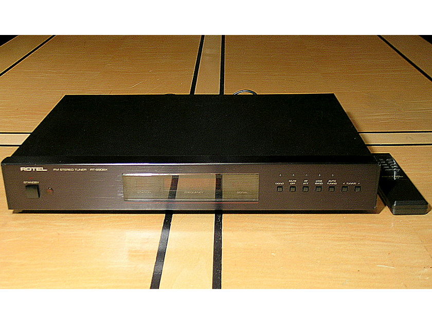 Rotel RT990  FM Tuner w/remote control