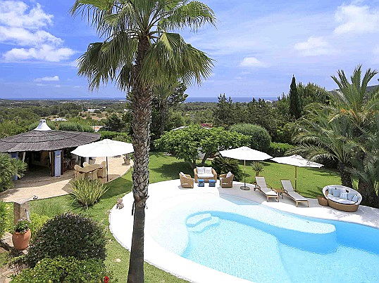  Ibiza
- Villa con extenso terreno y piscina a la venta en Santa Eulalia (Ibiza)