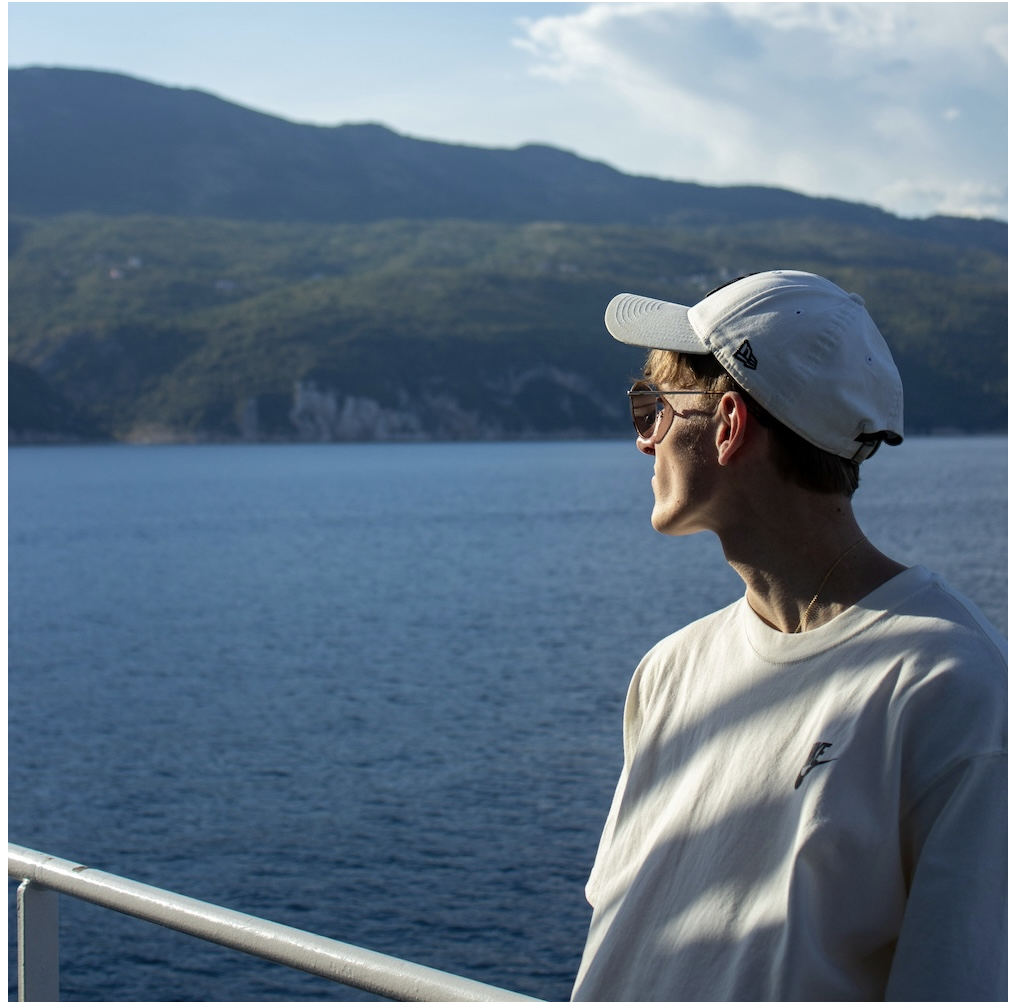 Cropped image with object-position adjusted