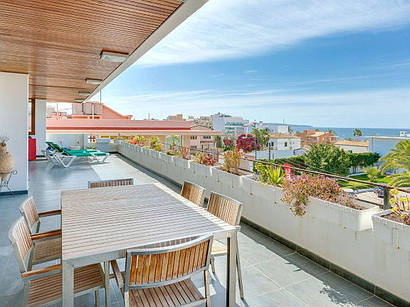  Palma
- In einer ruhigen Wohngegend in zweiter Meereslinie von Can Pastilla befindet sich diese geräumige 120m2 Immobilie.