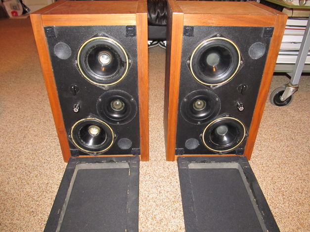 Kinetic Audio Stat Walnut Bookshelf Speakers