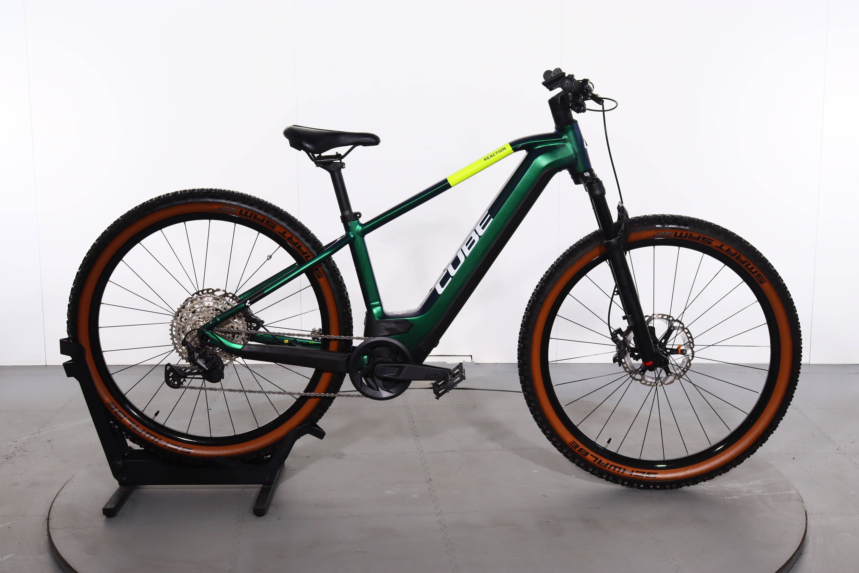 bicicleta eléctrica Cube Reaction Hybrid SLT verde