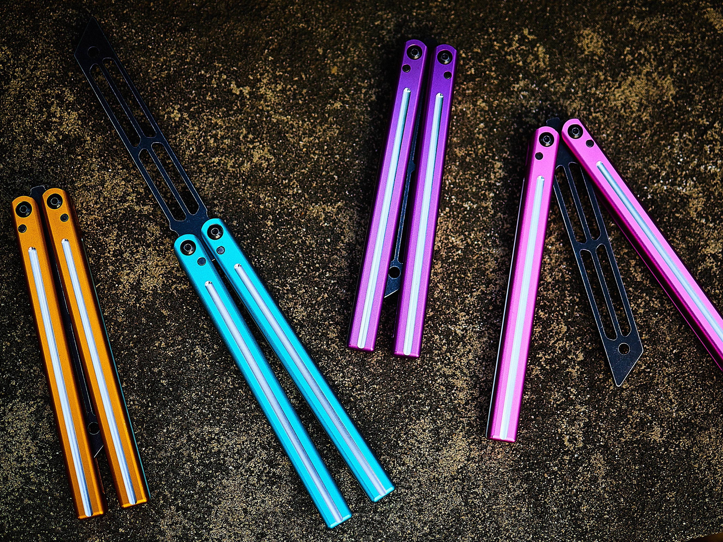 武装鲨鱼鱿鱼 Balisong 训练器蝴蝶刀