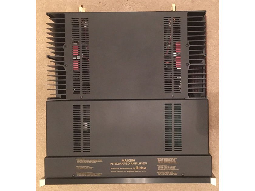 McIntosh MA5200  Integrated Amplifier