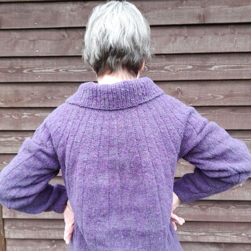 ISOBEL, unifarbener Pullover mit rustikalen Längsstreifen für Damen - aus Shetlandwolle