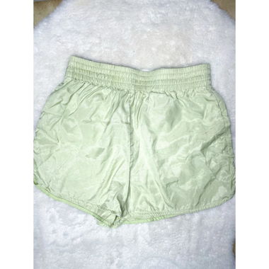 Flowy Shorts in hellem Pistazien Grün 