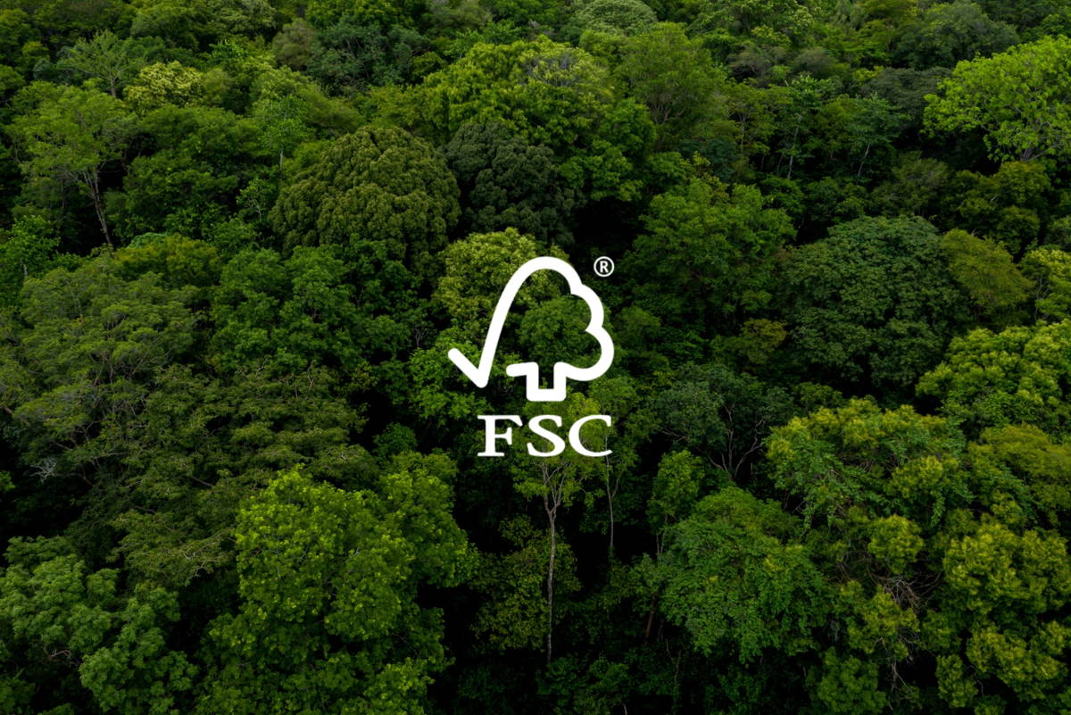 森と FSC のロゴ
