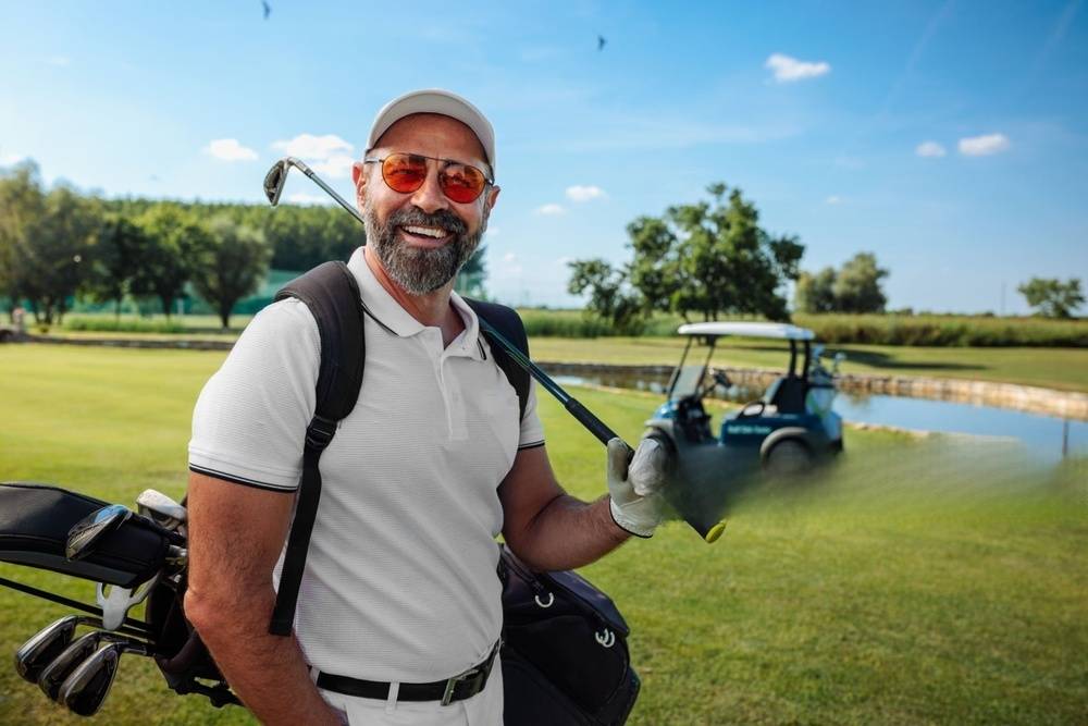 play golf with friends