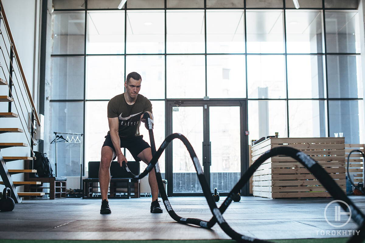 athlete with battle ropes