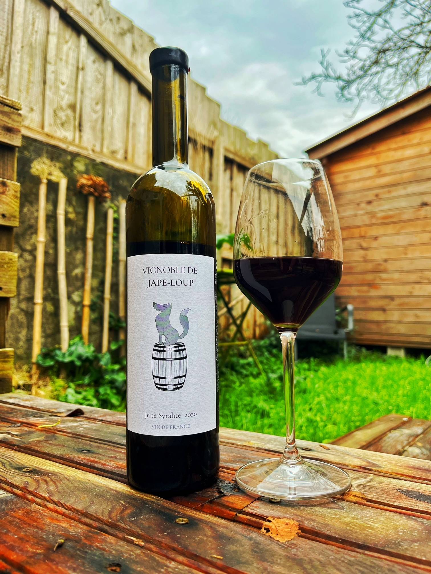 France, vin nature, rawwine, organic wine, vin bio, vin sans intrants, vin sans souffre, vin sans sulfites ajoutés, vin rouge, vin blanc, rouge, blanc, vin propre, vigneron, domaine bio, biodynamie, vigneron nature, vin biodynamique, raizin brut, Quimper, Finistère, Morbihan , tasting wine, tasting vin, winewildtaste, raizin brut, vignoble jape-loup, david theunis, gard, je te syrahte, syrah, vdf, languedoc, raizin brut