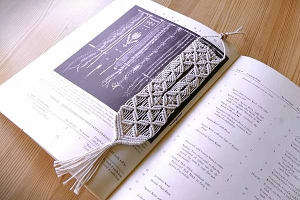 Stylish DIY Bookmark for Novice Crafters