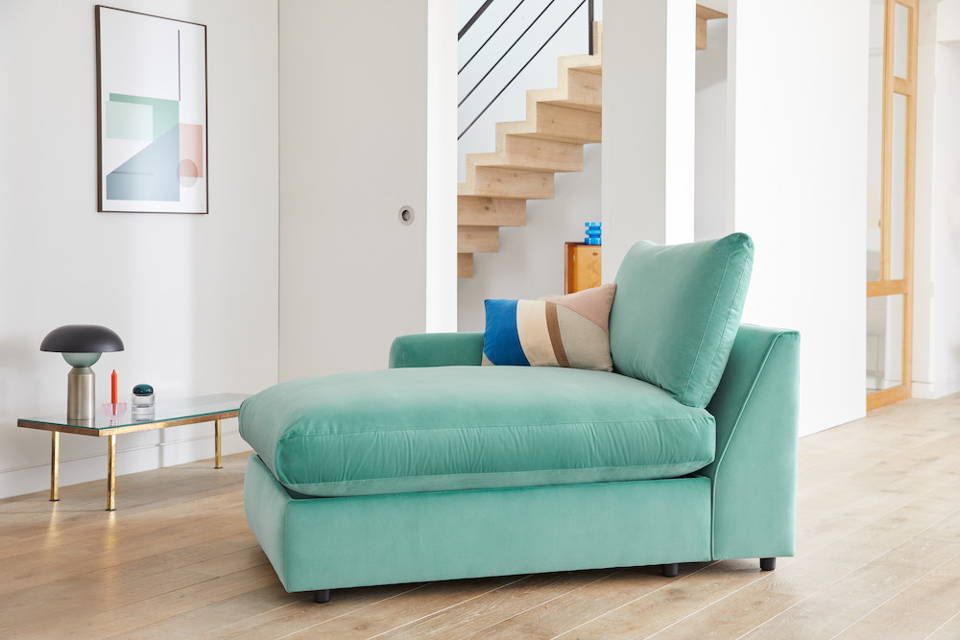 Snug Modern Chaise Longue Sofa 