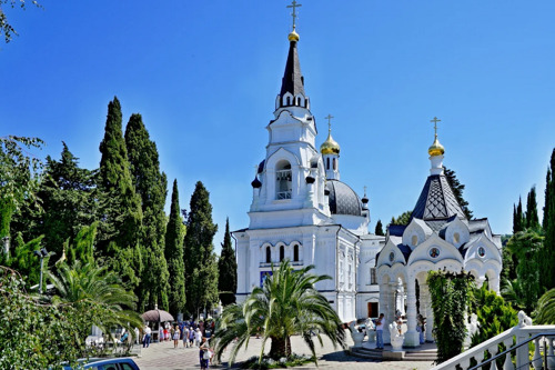 Сочи-любимый курорт россиян. По историческим и памятным местам.