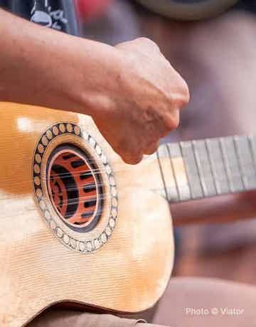 Live music entertainment on board