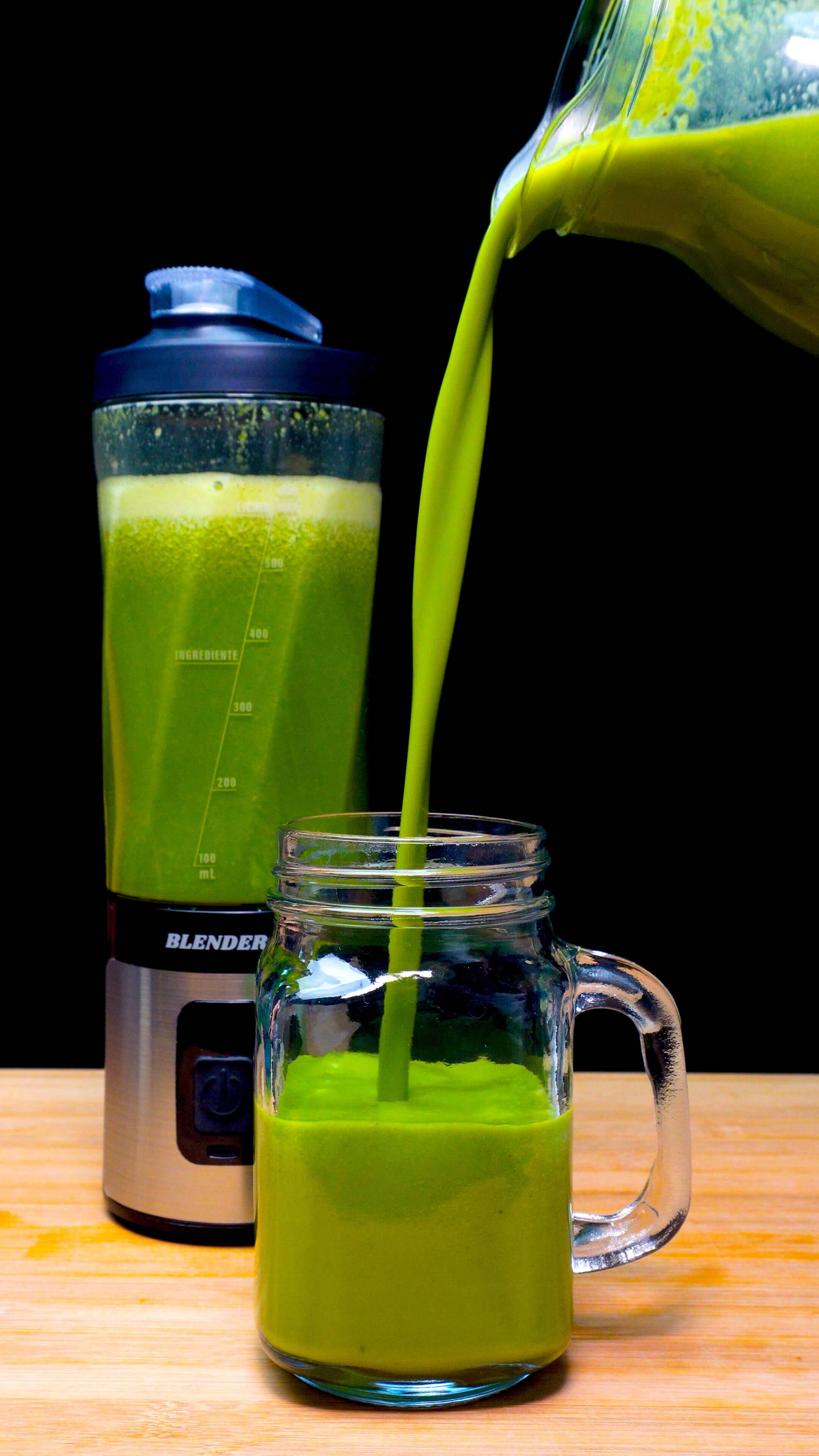 Smoothie Detoxifiant cu Mini Blender Portabil Blendero