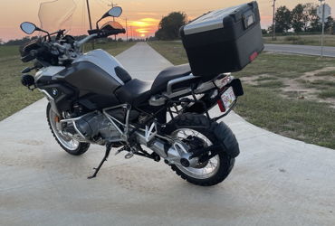 2017 BMW R 1200 GS motorcycle for rent near Lowell, AR
