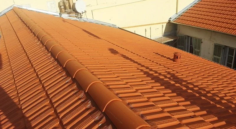 Rénovation de la couverture en tuiles de Marseille sur une copropriété à Nice — CEG TOITURE, couvreur à Nice