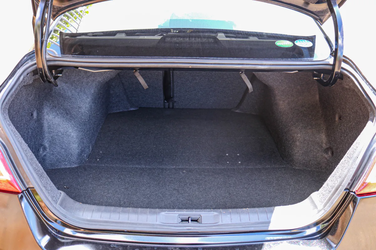 2016 Nissan Teana — Royal Max Motors — photo 5 of 15