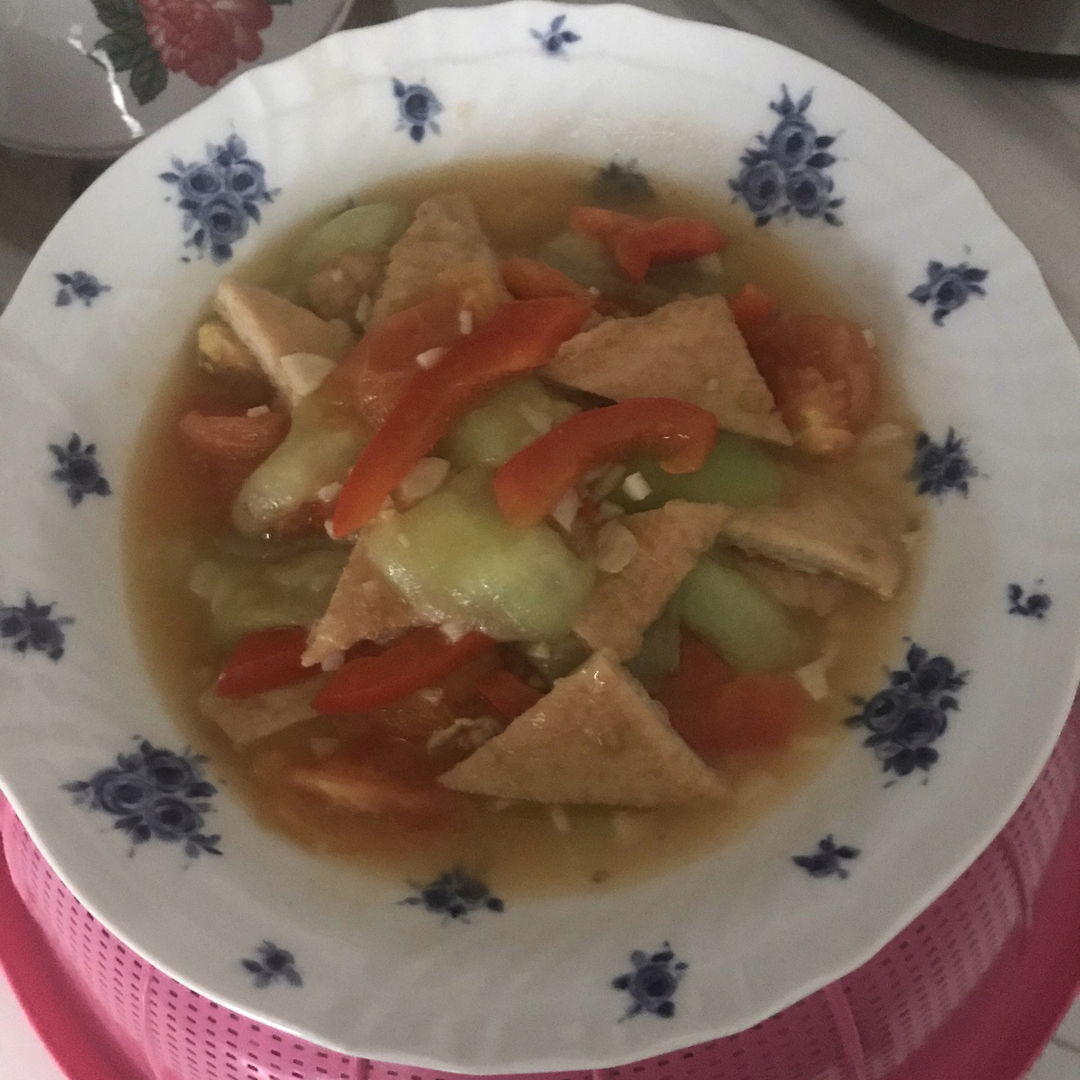 Braised luffa with capsicum and foochuk 😁👍🏻