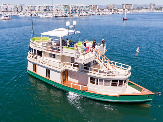 Hamburg - Engel & Völkers Yachting Newport Beach vermarktet die knapp 101 Jahre alte und komplett sanierte Fähre „The Ace“ für 569.000 US-Dollar. (Bildquelle: Engel & Völkers Yachting Newport Beach)