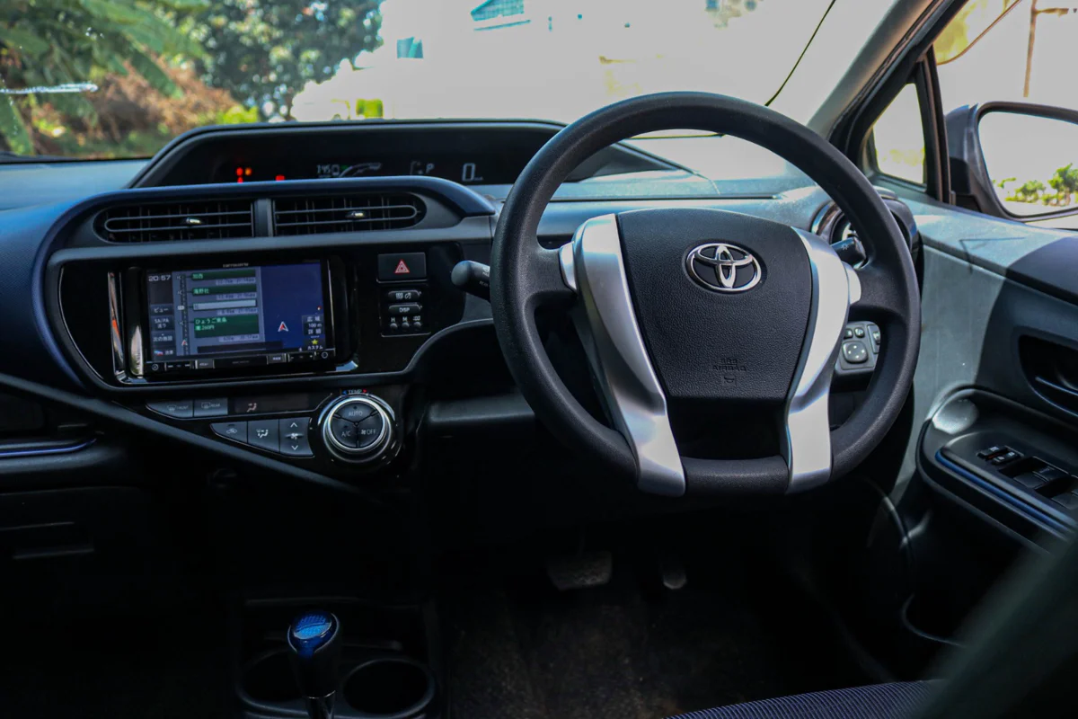 2016 Toyota Aqua Hybrid — Royal Max Motors — photo 6 of 14