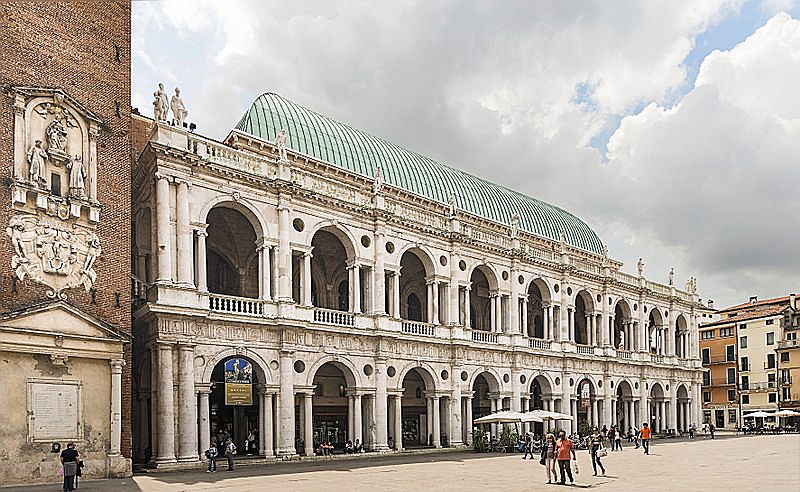  Milano
- 800px-Basilica_Palladiana_(Vicenza)_-_facade_on_Piazza_dei_signori.jpg