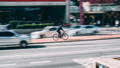 Gazelle Paris C7 elektrische stadsfiets met lage instap, afgebeeld in zijaanzicht op neutrale achtergrond, met Bosch middenmotor, gesloten kettingkast, verende voorvork en zadelpen, MIK-bagagedrager en spatborden – gericht op comfortabel dagelijks gebruik en woon-werkverkeer.