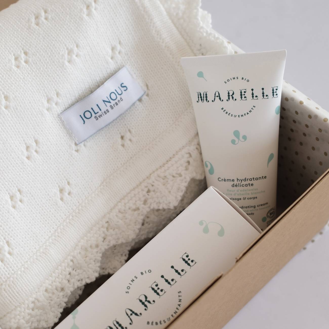 coffret cadeau collaboration excellence marque suisse joli nous marelle swiss made swiss brand premium excellence qualité bébé nouveau né babyshower