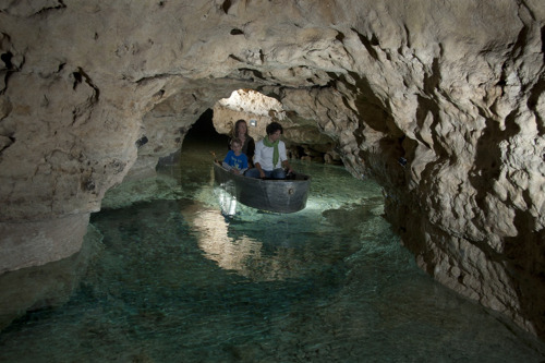 Подземное озеро пещеры Таваш и крепость Сиглигет
