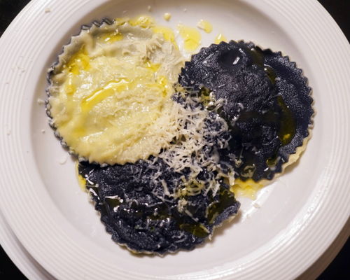 Corsi di cucina Bologna: Ravioli black & white e Tiramisù: gusto e tradizione