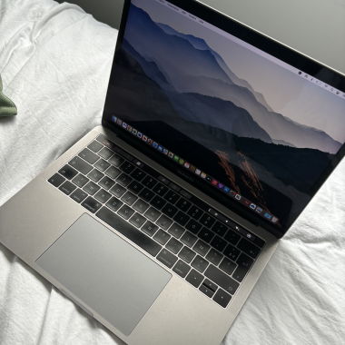 MacBook Pro Touch Bar gris sidéral