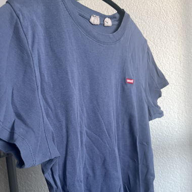 Blue Levi’s t-shirt 