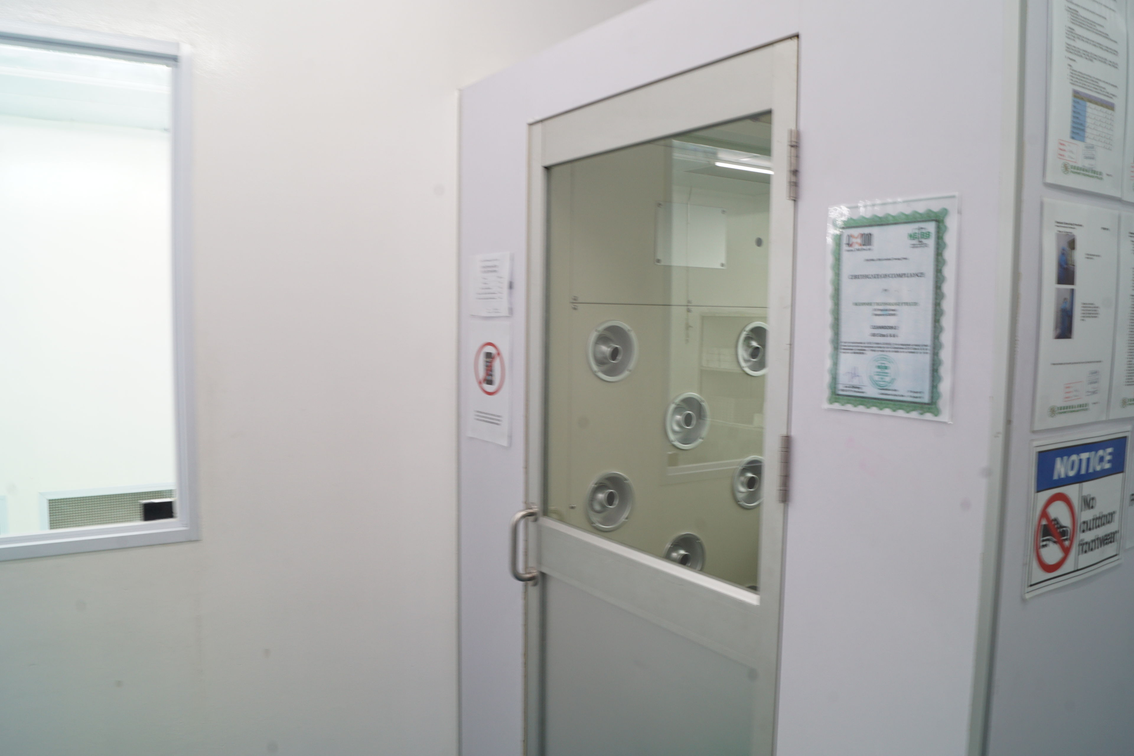 Cleanroom shower room