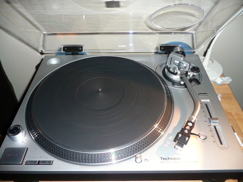 Technics SL-1200GR Audio Technica AT440MLb - Like New!