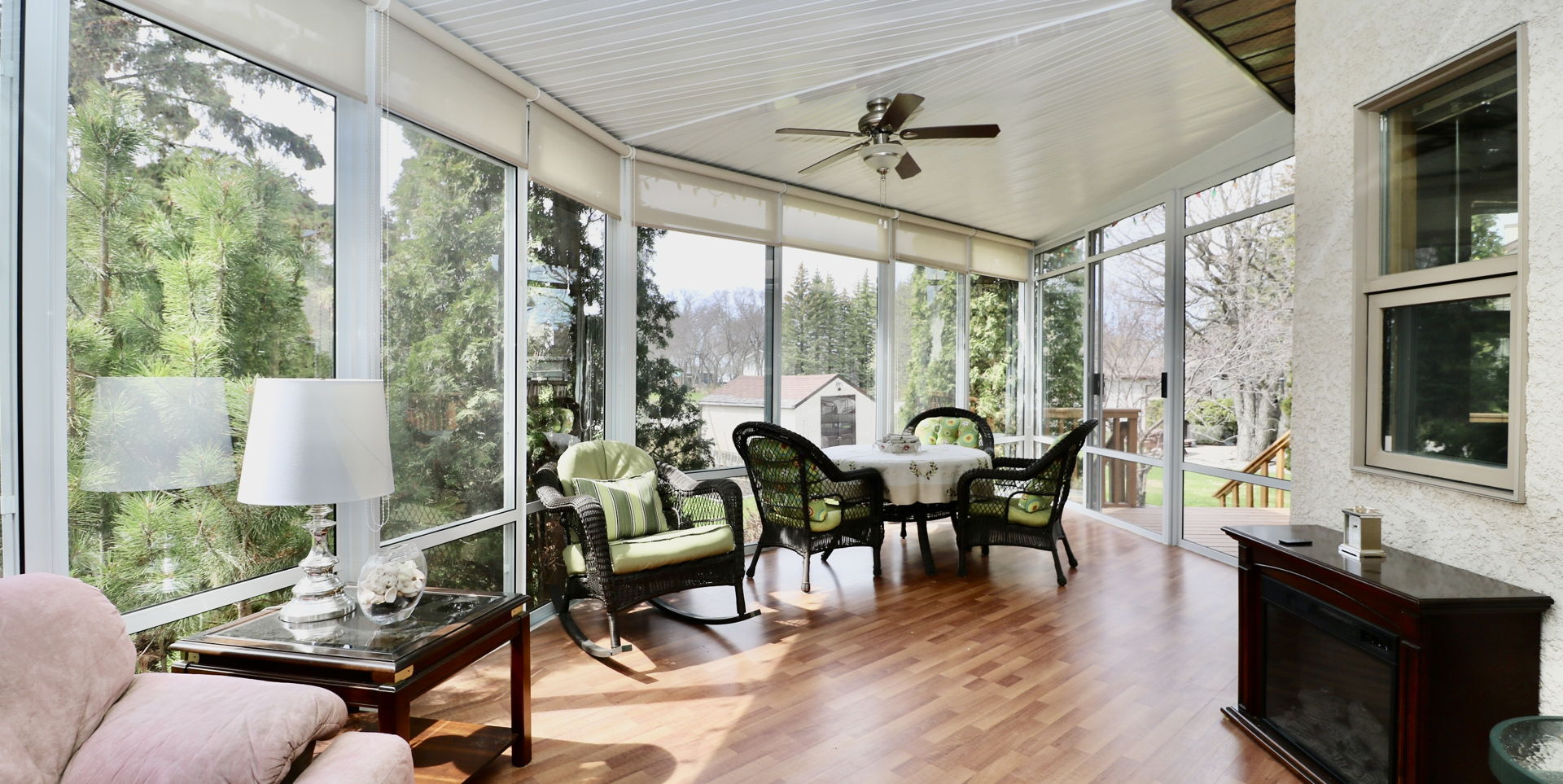 sunroom / solarium featuring hardwood floors and a ceiling fan
